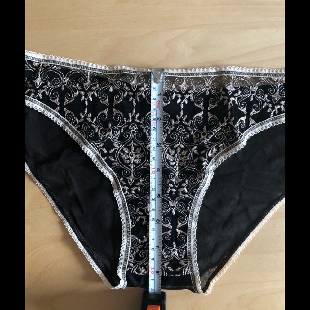 New woman lingerie bra and panty set - Picture 13 of 14